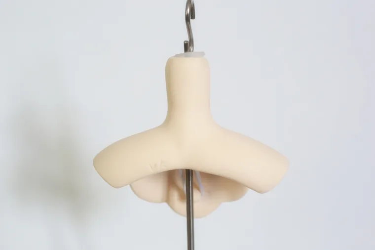 「Vindictive Kitten」Bust Stand #004 (1/3, SD, SD17, ID75) - Image 4